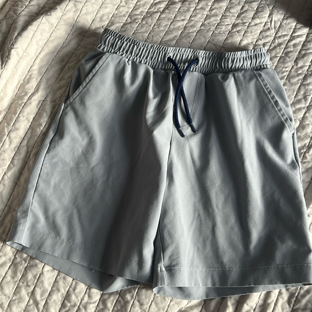 Vineyard vines performance shorts with drawstring